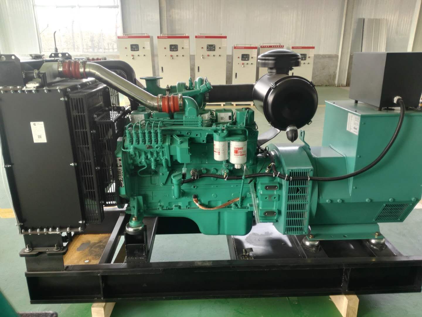 100KW康明斯柴油發(fā)電機組圖片